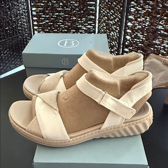 Bzees Lane Machine Washable Sandal (WIDE) - Picture 6 of 11